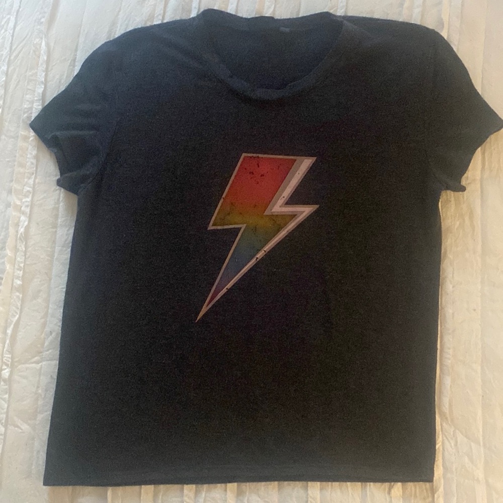 Grey tee-shirt with rainbow lightning bolt